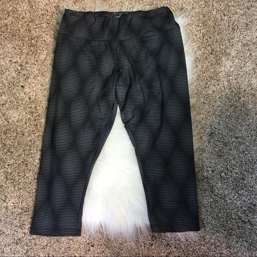 EUC Capri Workout Pants - Picture 3 of 6
